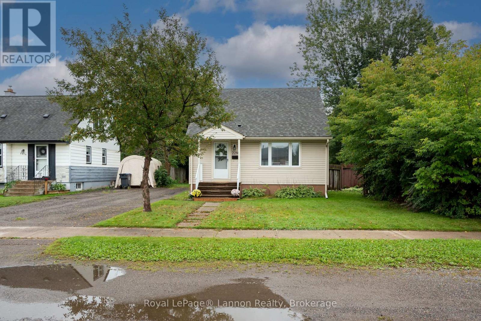 2218 ISABELLA STREET E - 1