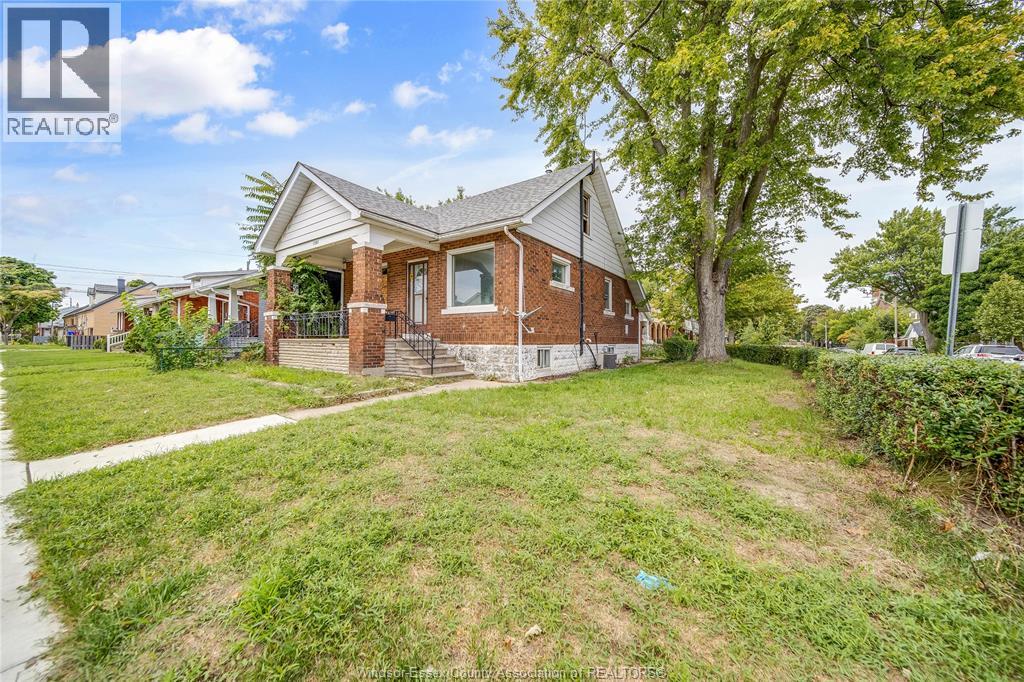 1092 ELLIS STREET East, Windsor — photo 2