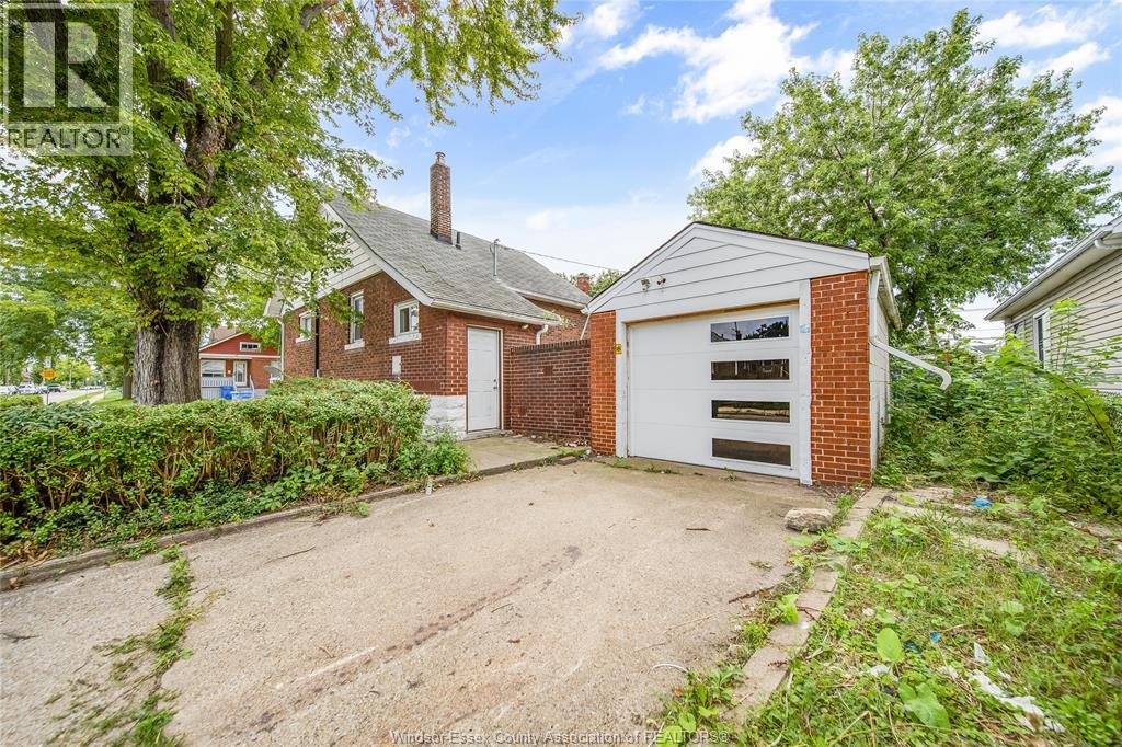 1092 ELLIS STREET East, Windsor — photo 4