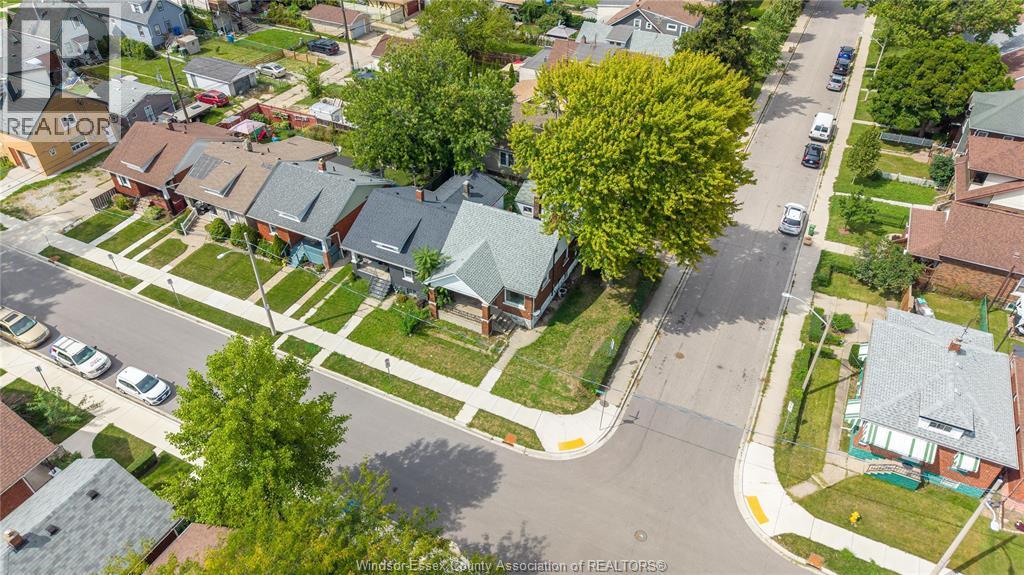 1092 ELLIS STREET East - 7