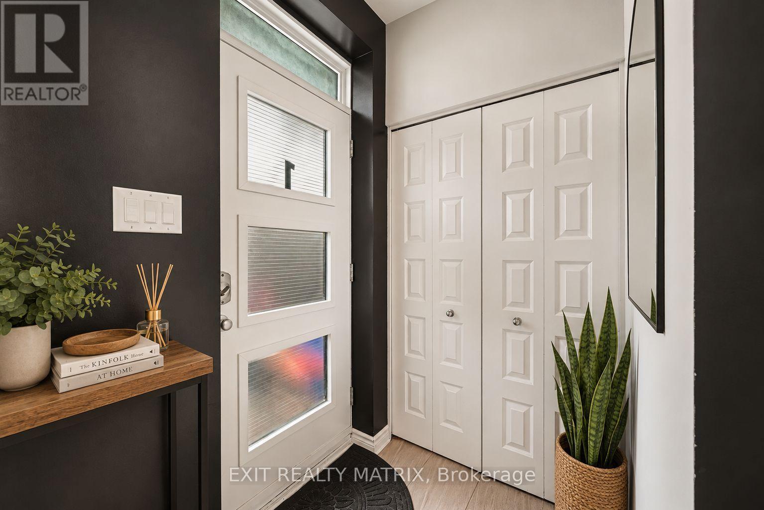 #1 251 CAPRI AVENUE - 4