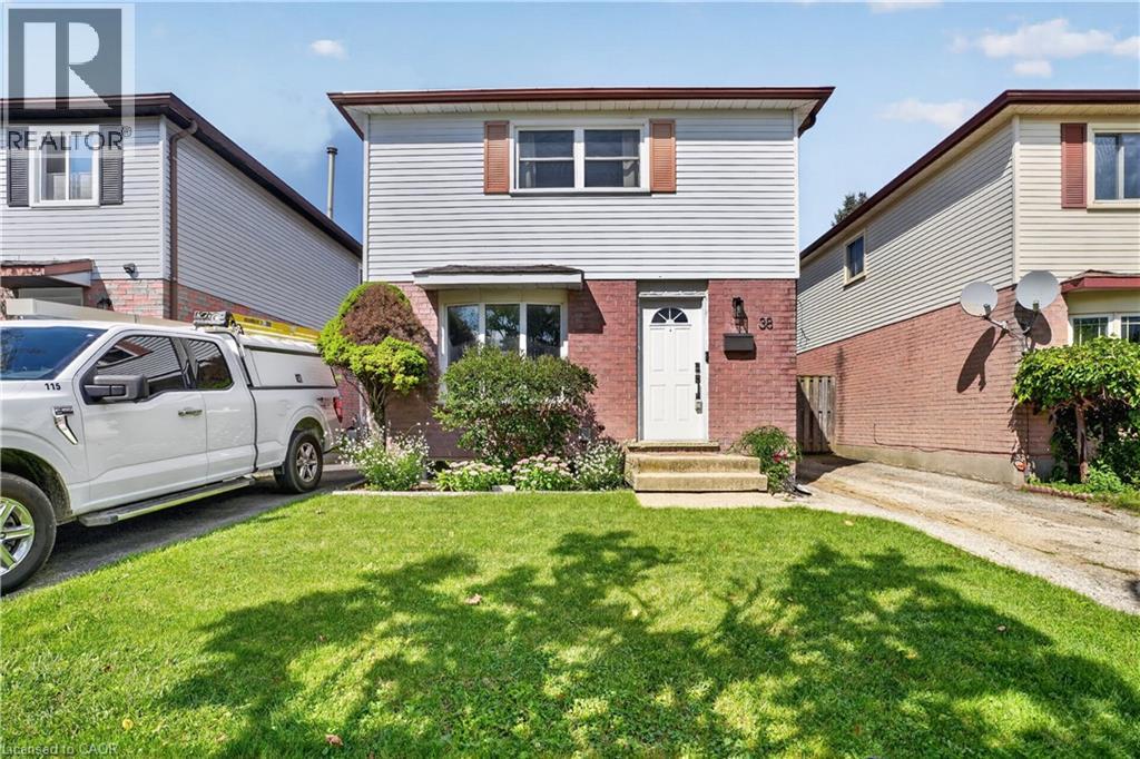 38 MEADOW WOODS Crescent — photo 2