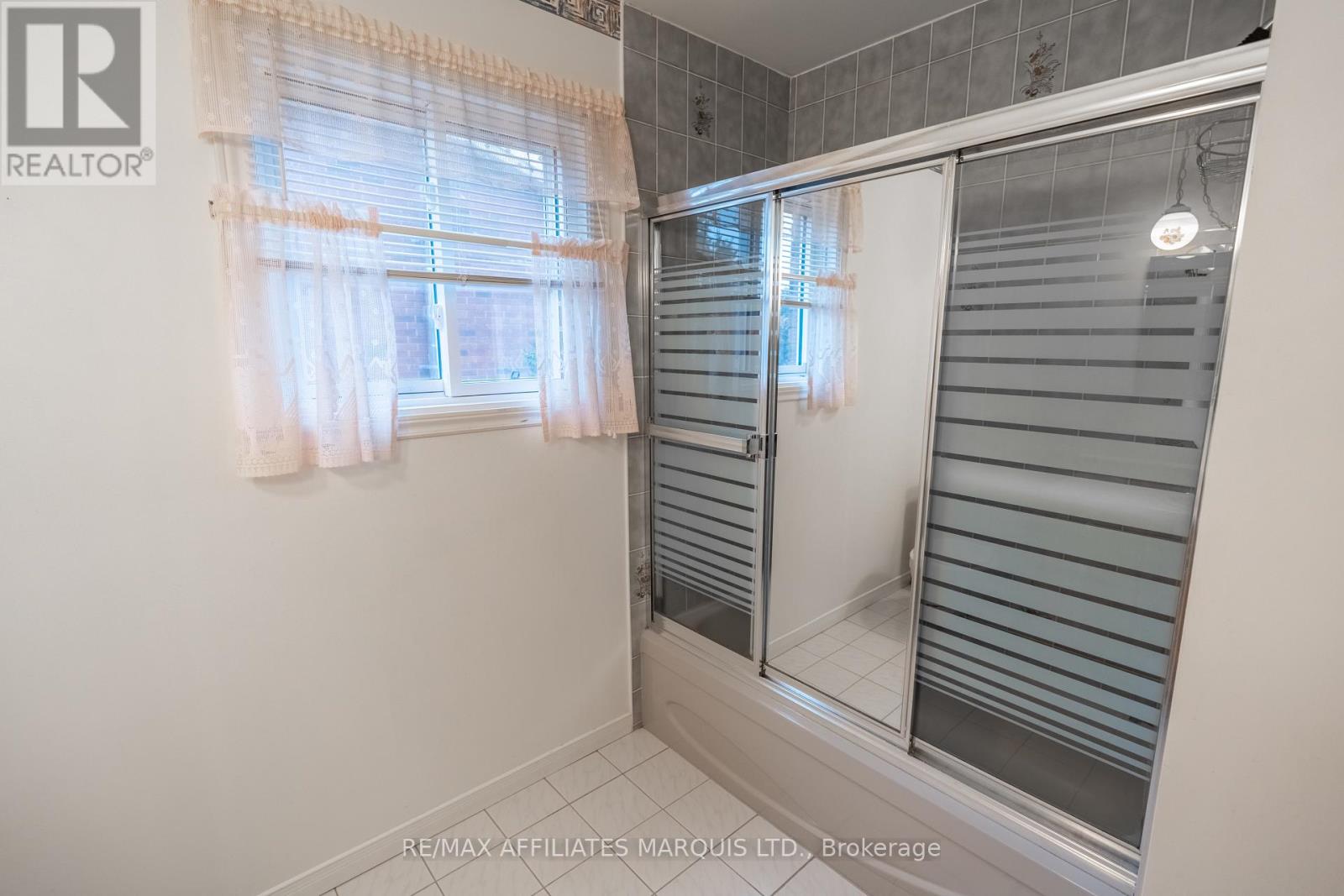 120 HERITAGE PLACE - 16