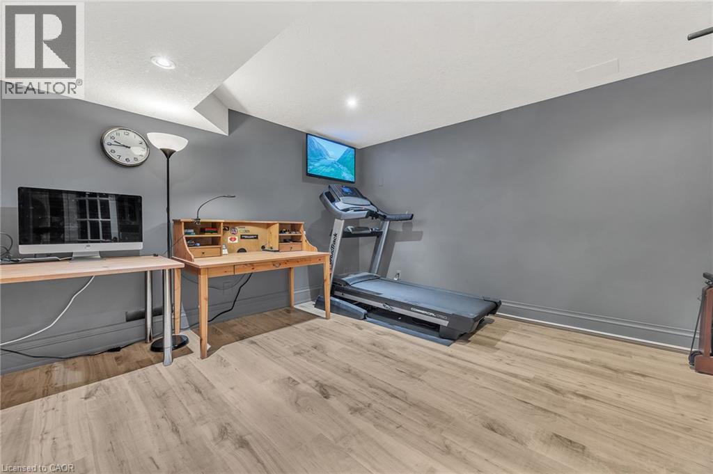 559 STRATHMERE Court - Image 37