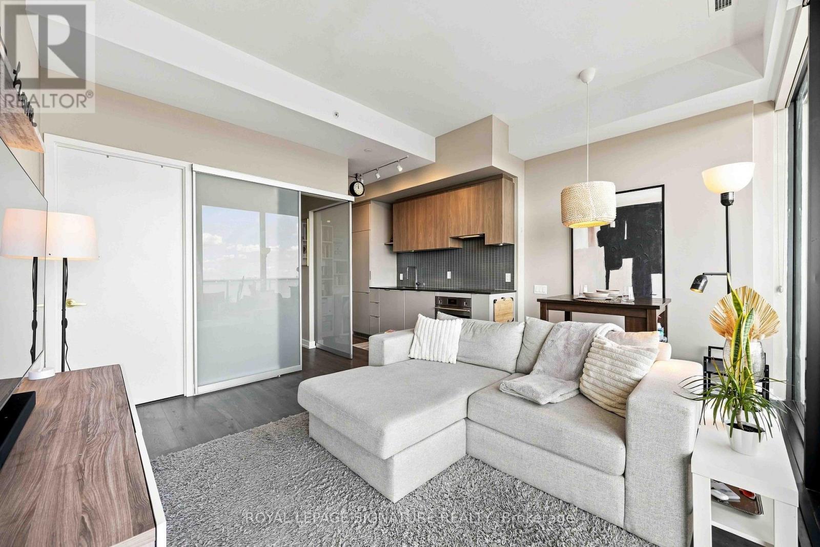 #4305 161 ROEHAMPTON AVENUE - 6