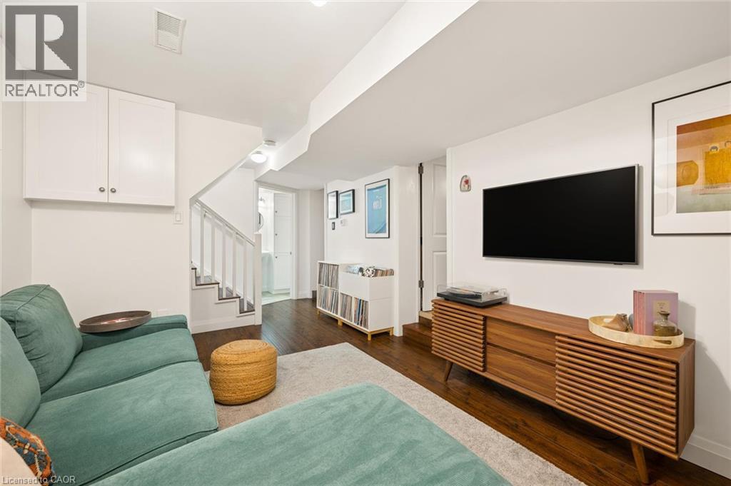 32 MARY Street - 34