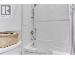 203 - 400 Park Avenue, Newmarket, ON L3Y1V8 Photo 26