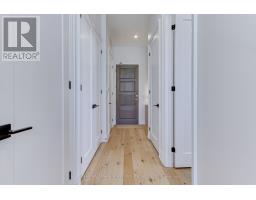 203 - 400 Park Avenue, Newmarket, ON L3Y1V8 Photo 9