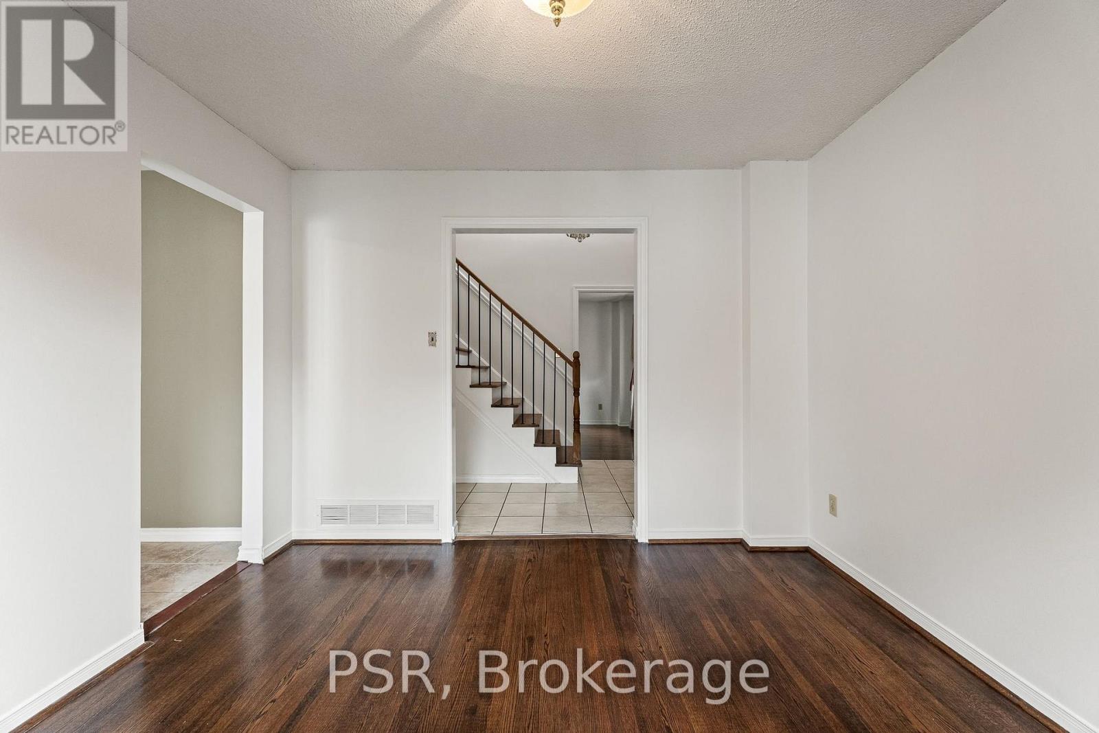 6 LIPPINCOTT COURT - 14