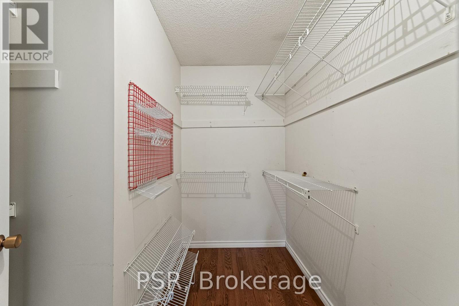 6 LIPPINCOTT COURT - 20