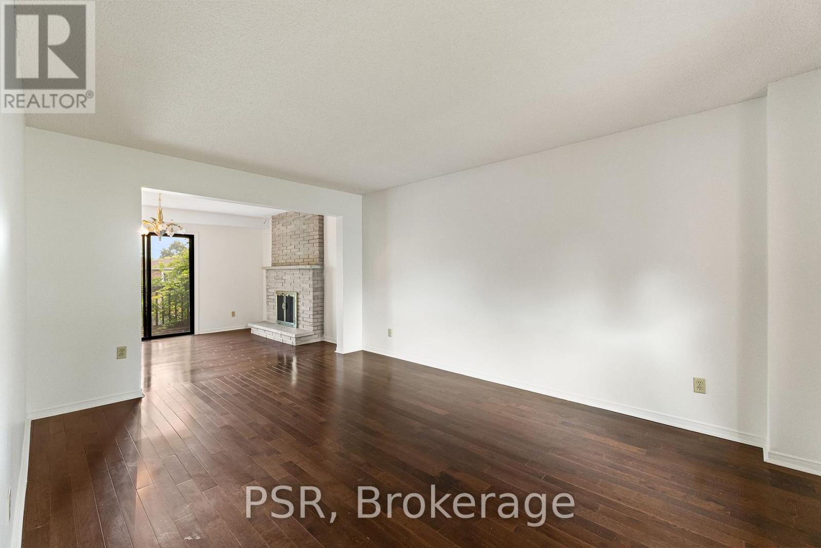 6 LIPPINCOTT COURT - 4