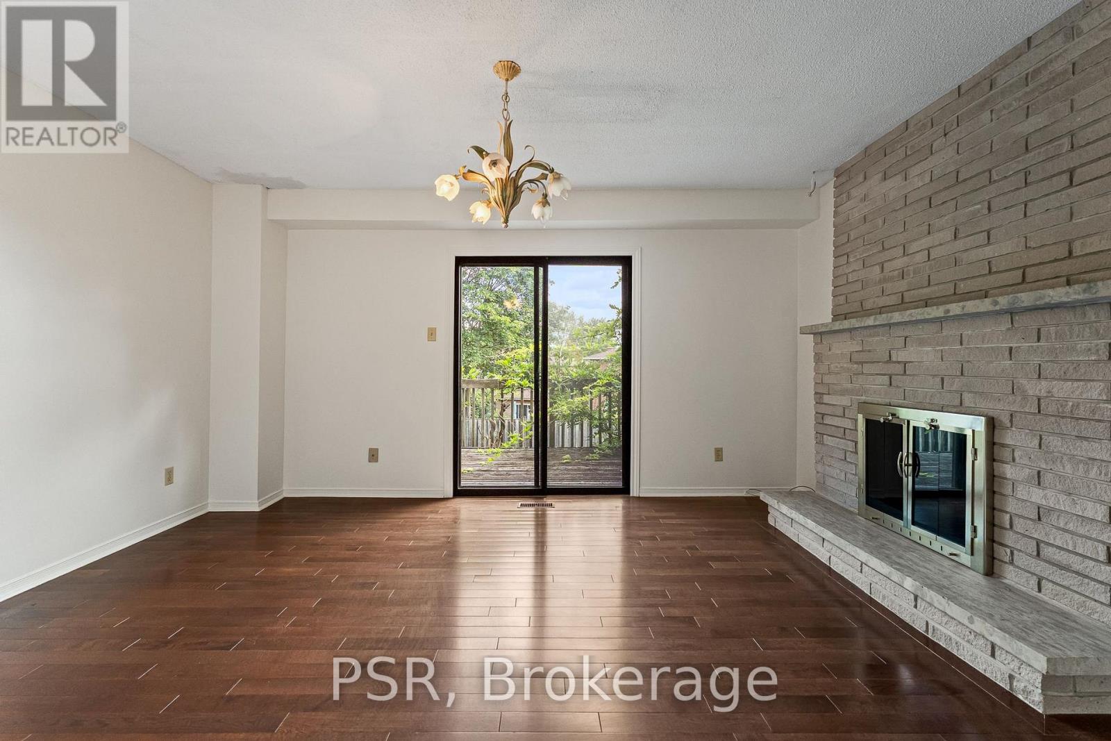 6 LIPPINCOTT COURT - 8