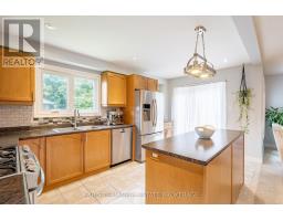 Kitchen - 7 Mancini Drive, Essa, ON L0M1B1 Photo 7
