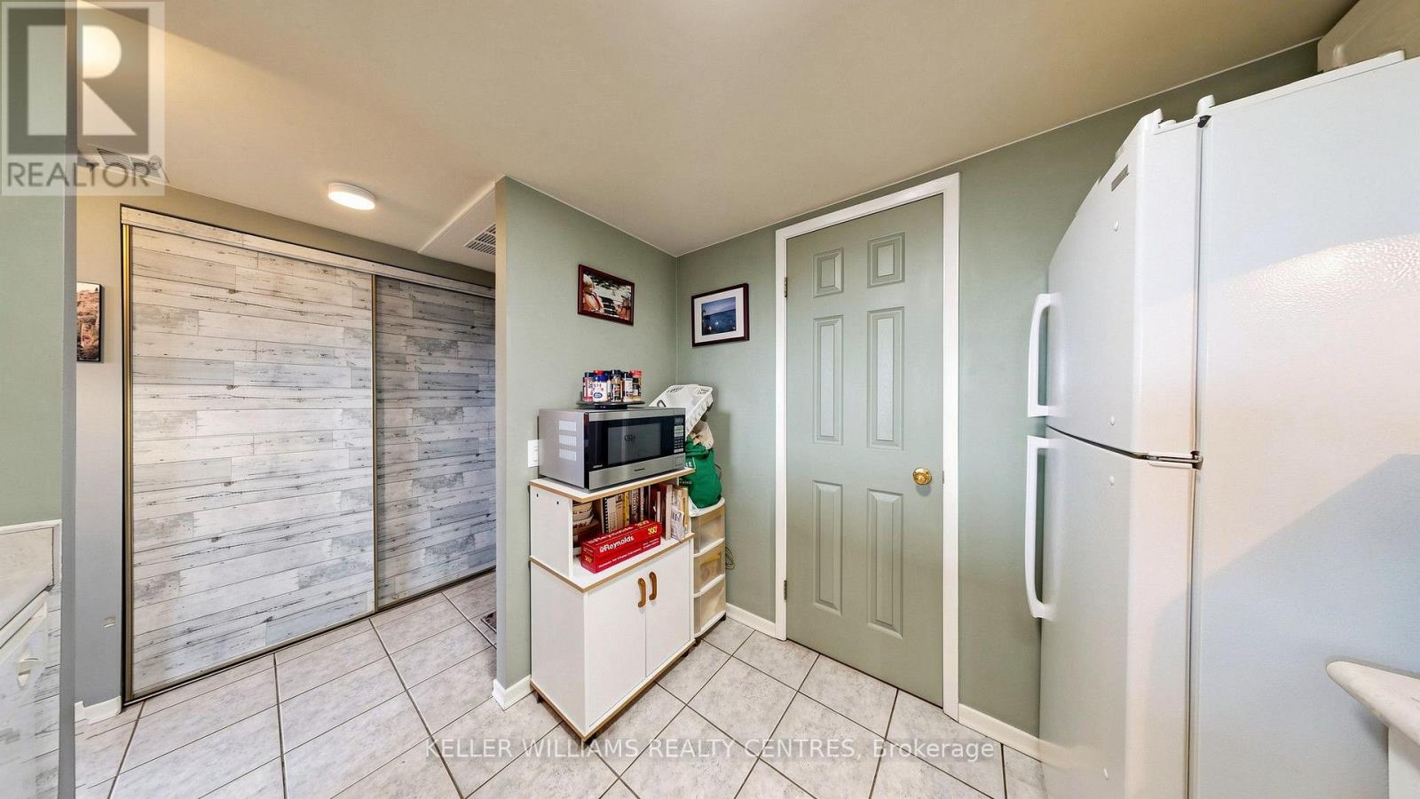 #417 160 WELLINGTON STREET E - 20