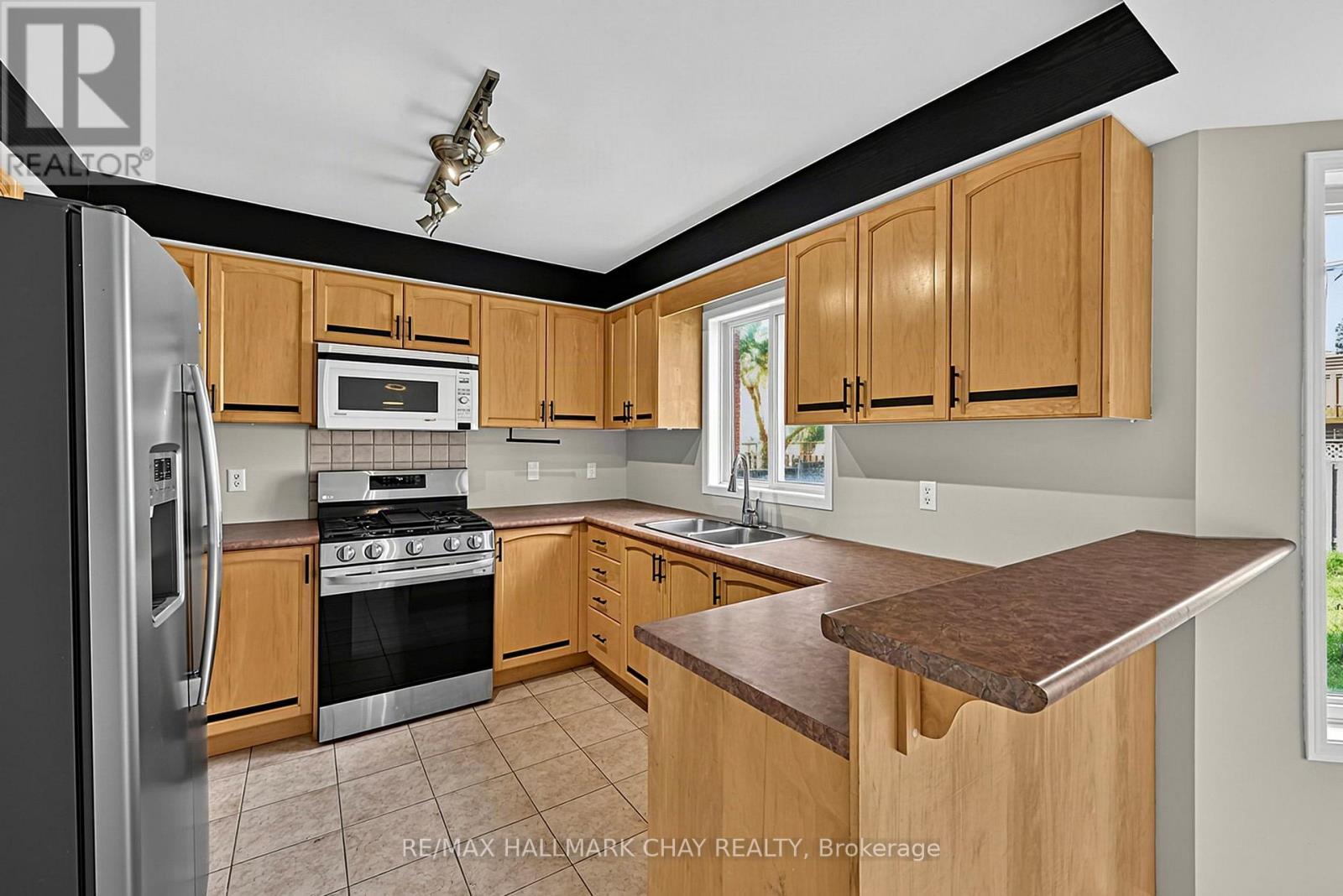 50 LOON AVENUE - 14