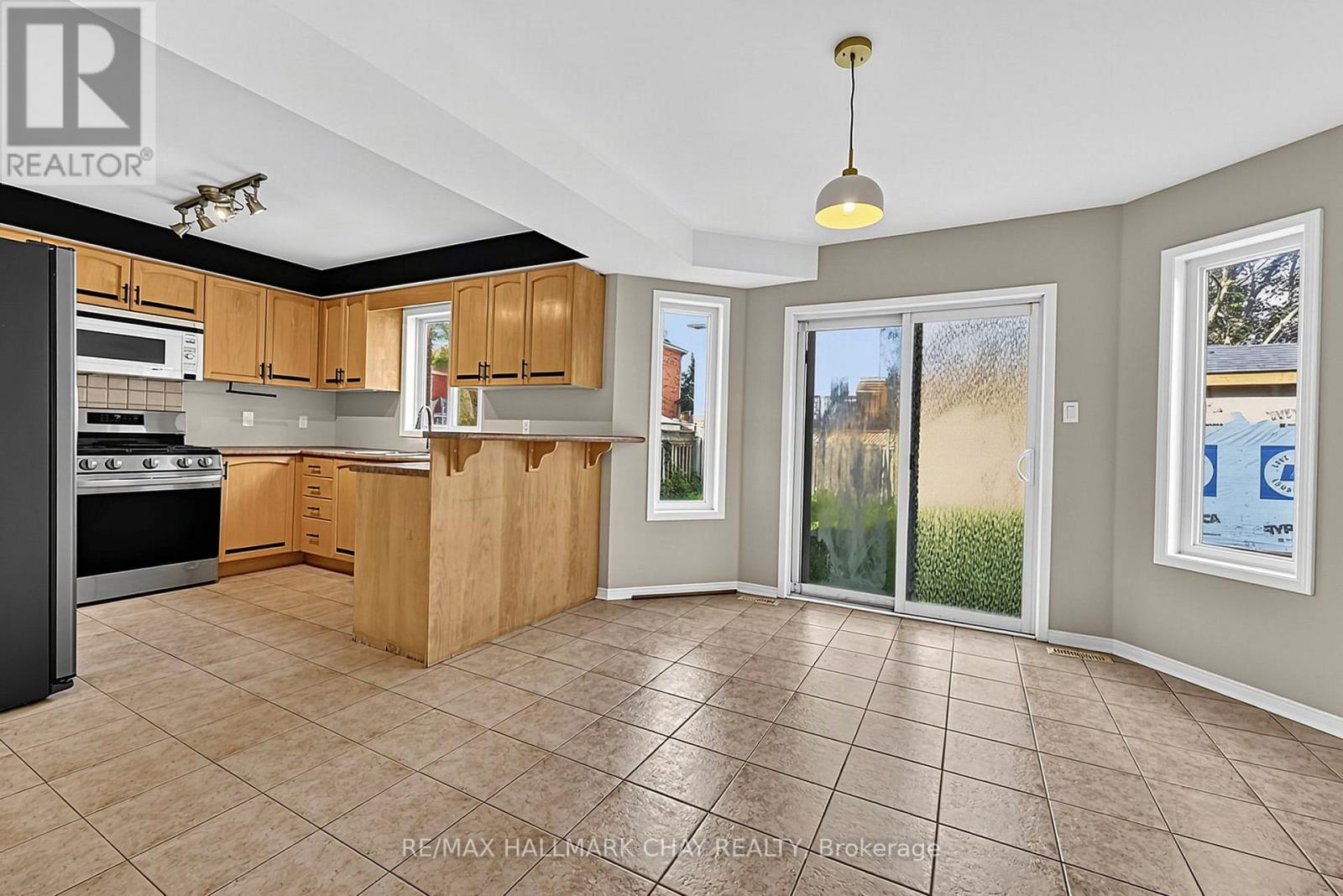 50 LOON AVENUE - 18