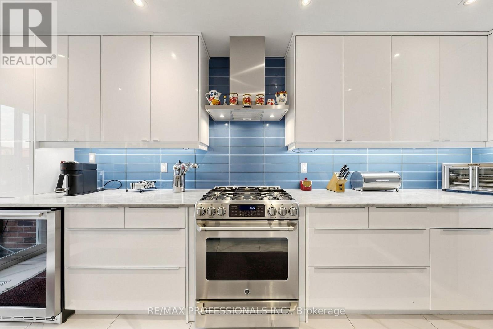 #15A 1064 QUEEN STREET W - 12