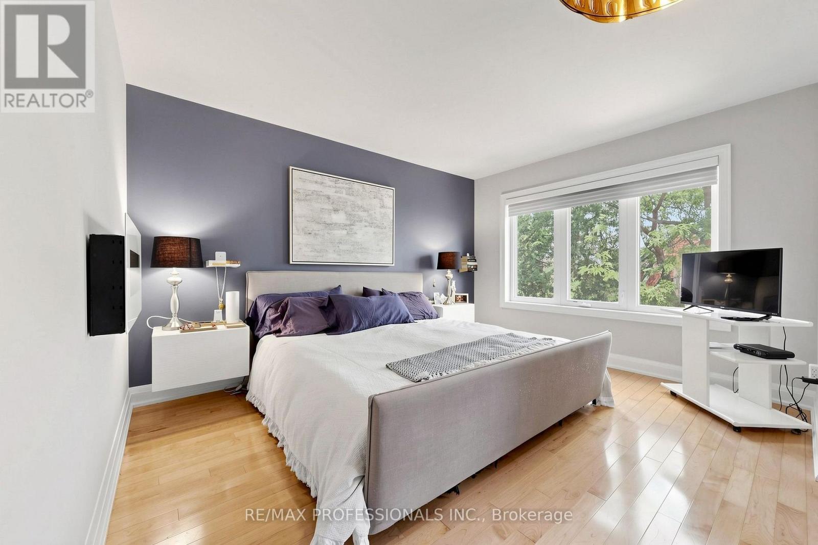 #15A 1064 QUEEN STREET W - 15