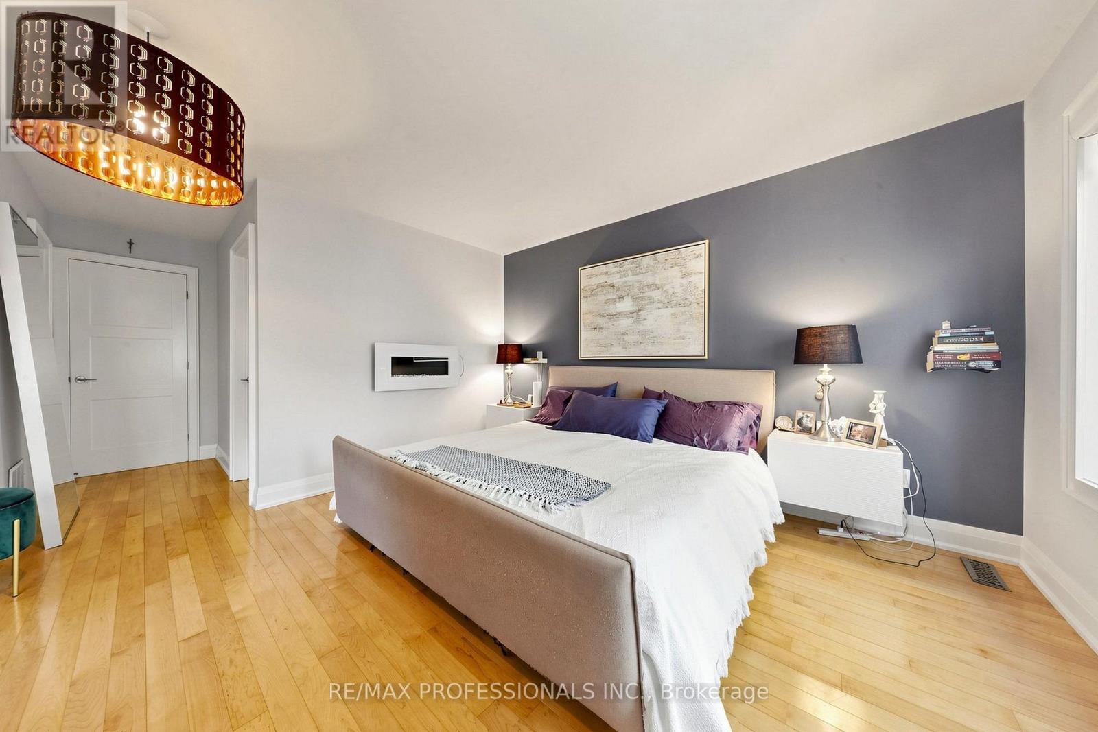 #15A 1064 QUEEN STREET W - 16