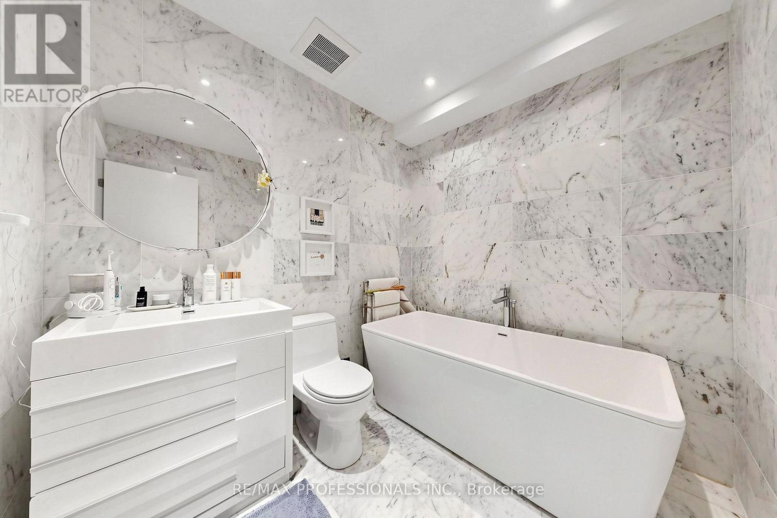 #15A 1064 QUEEN STREET W - 17