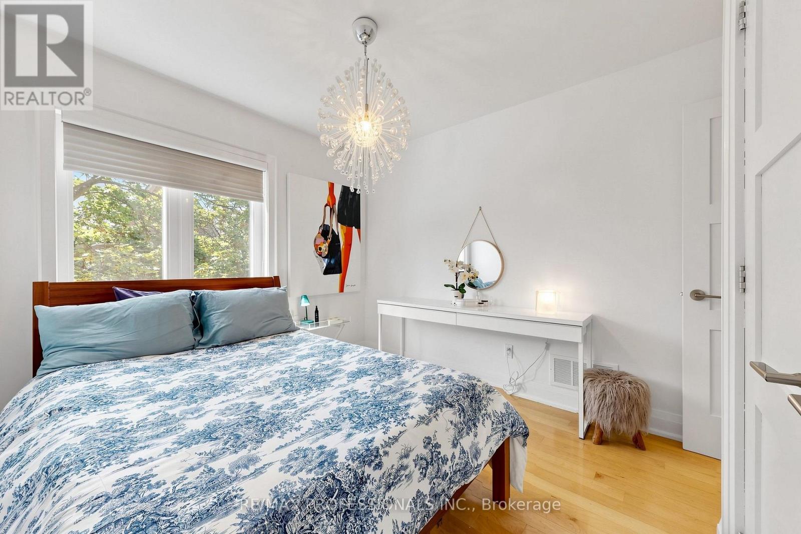 #15A 1064 QUEEN STREET W - 21