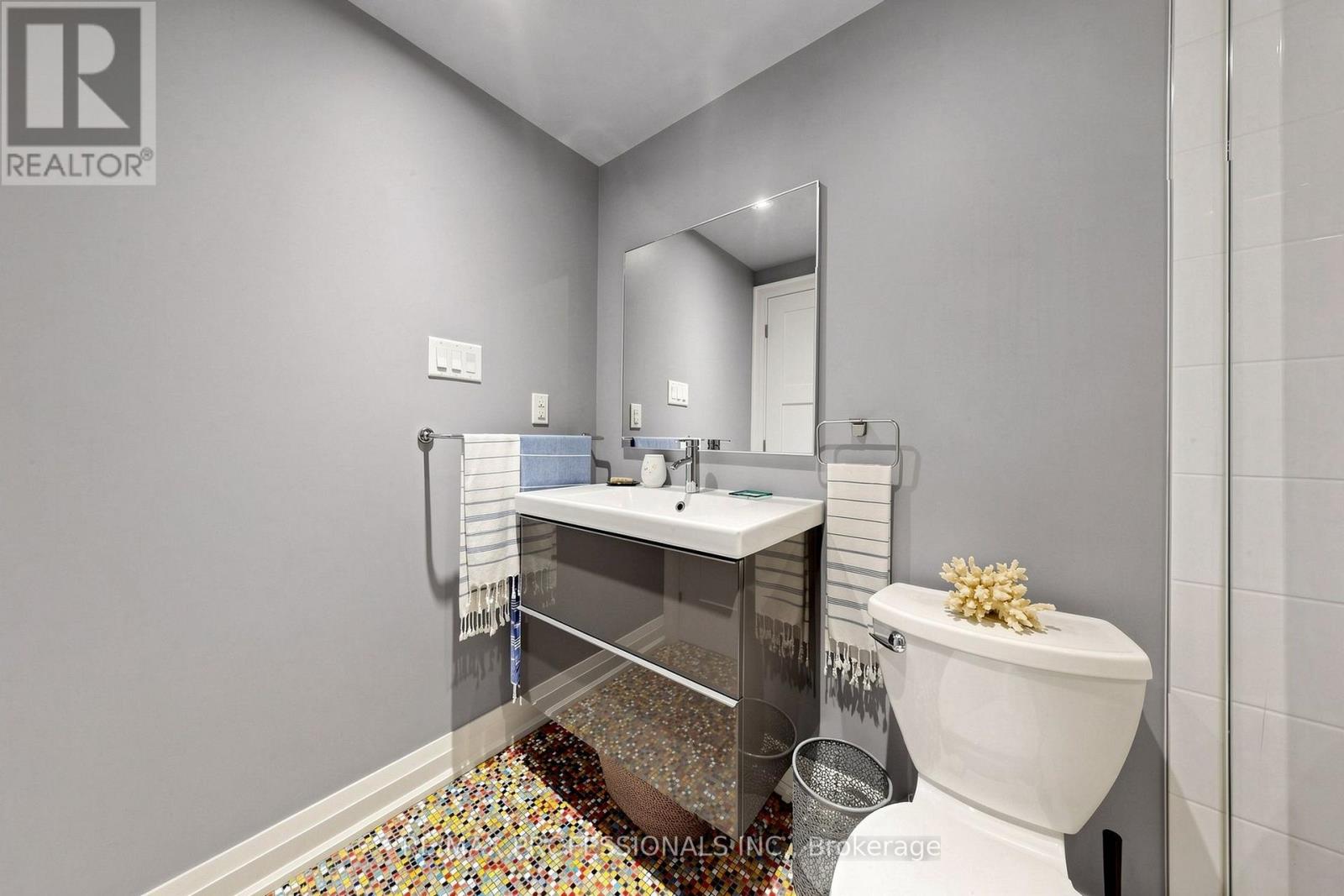 #15A 1064 QUEEN STREET W - 23