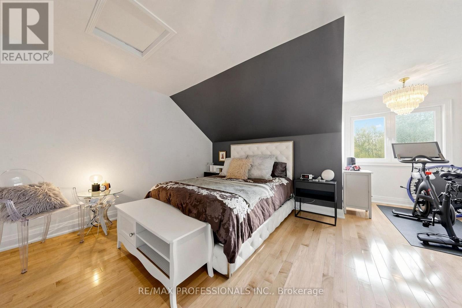 #15A 1064 QUEEN STREET W - 27