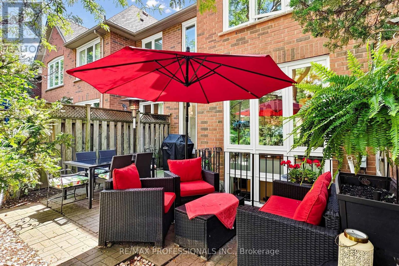 #15A 1064 QUEEN STREET W - 37