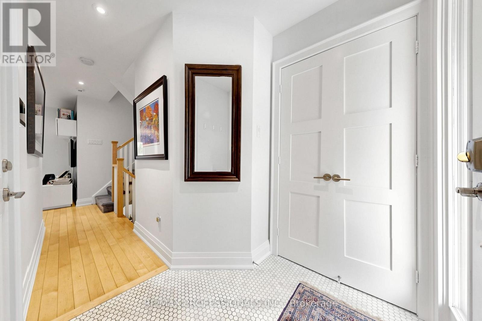 #15A 1064 QUEEN STREET W - 4