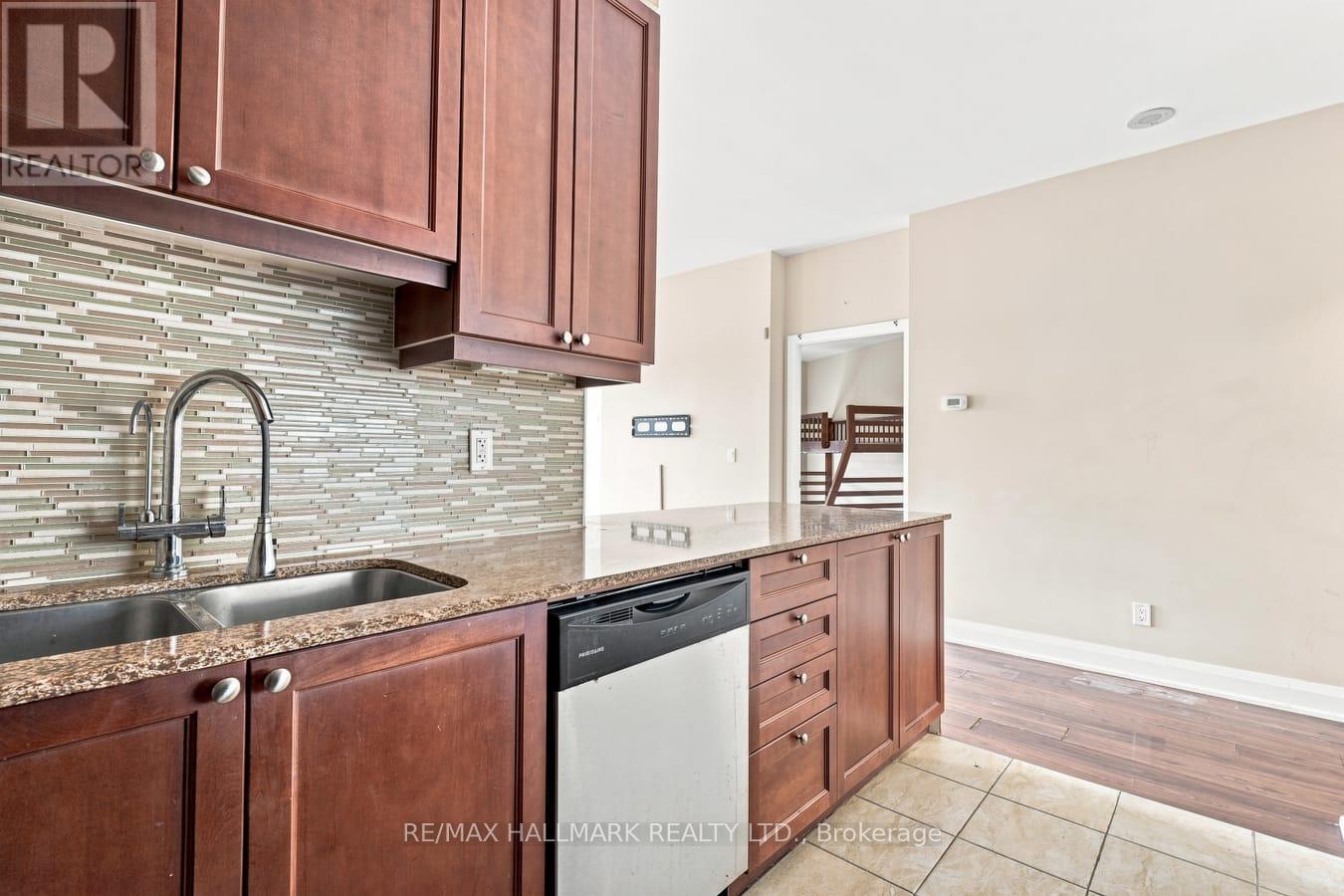 #905 25 FONTENAY COURT - 10
