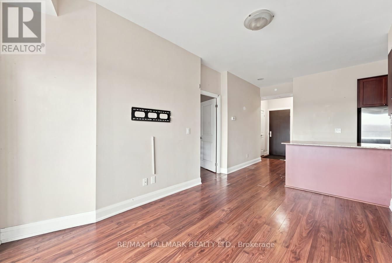 #905 25 FONTENAY COURT - 12