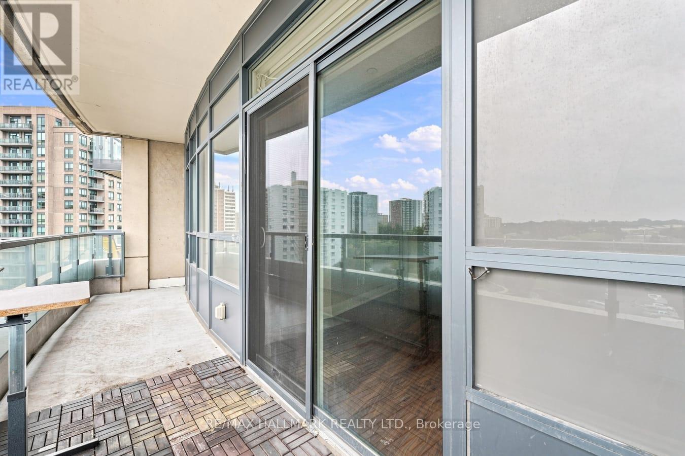 #905 25 FONTENAY COURT - 15
