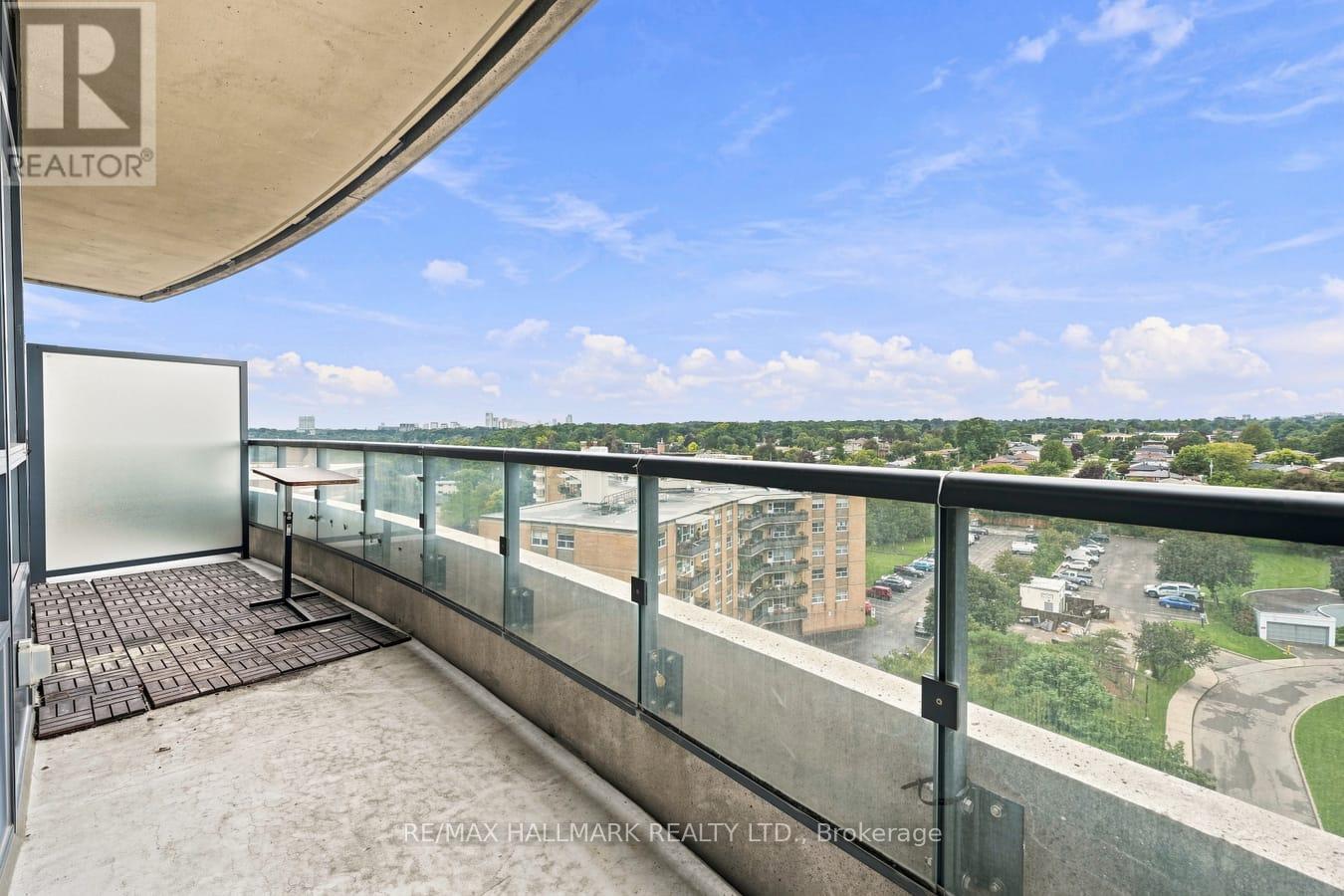 #905 25 FONTENAY COURT - 17