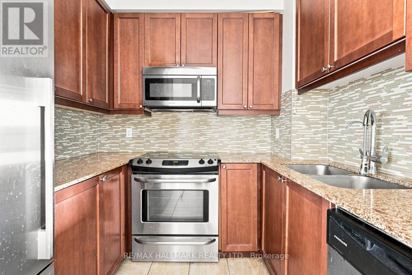 #905 25 FONTENAY COURT - 9