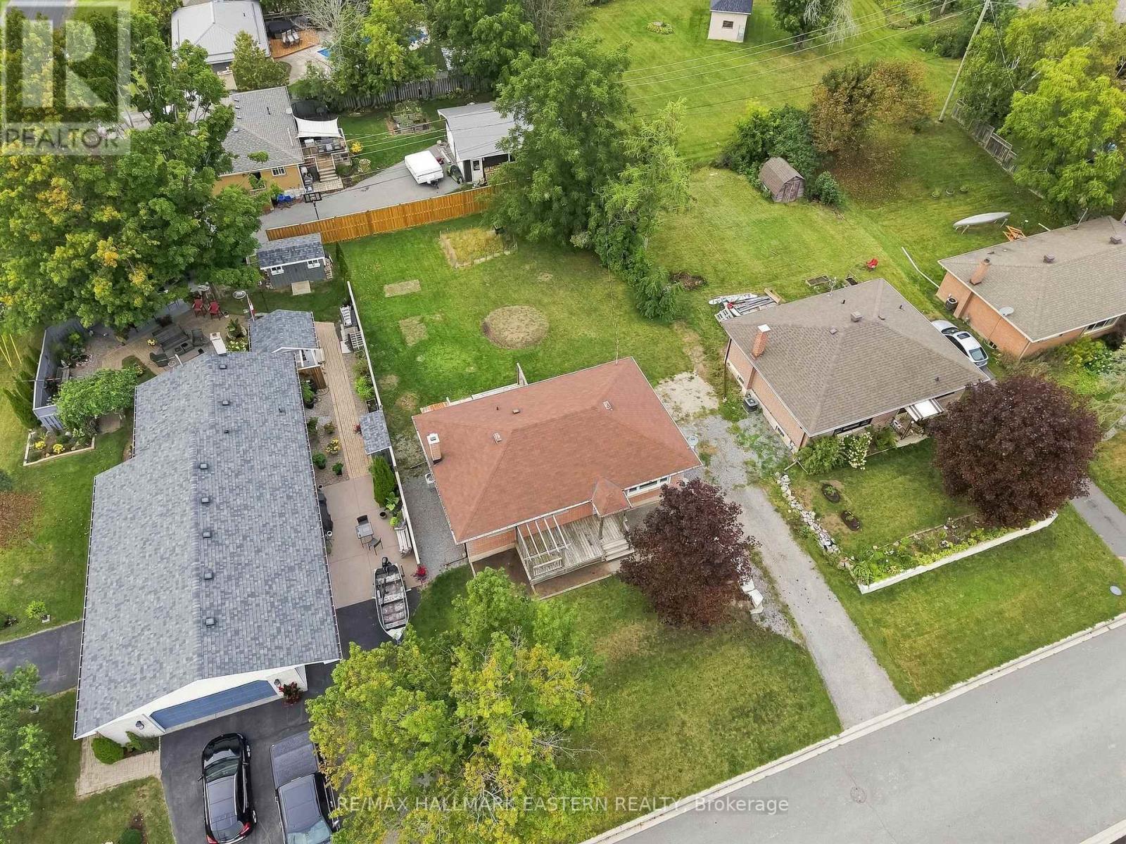 22 KINGDON AVENUE - 37