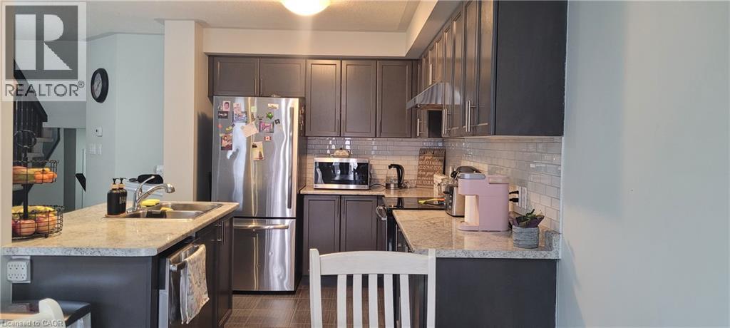 90 BLOOM Crescent, Stoney Creek — photo 3