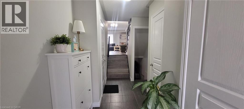 90 BLOOM Crescent, Stoney Creek — photo 6