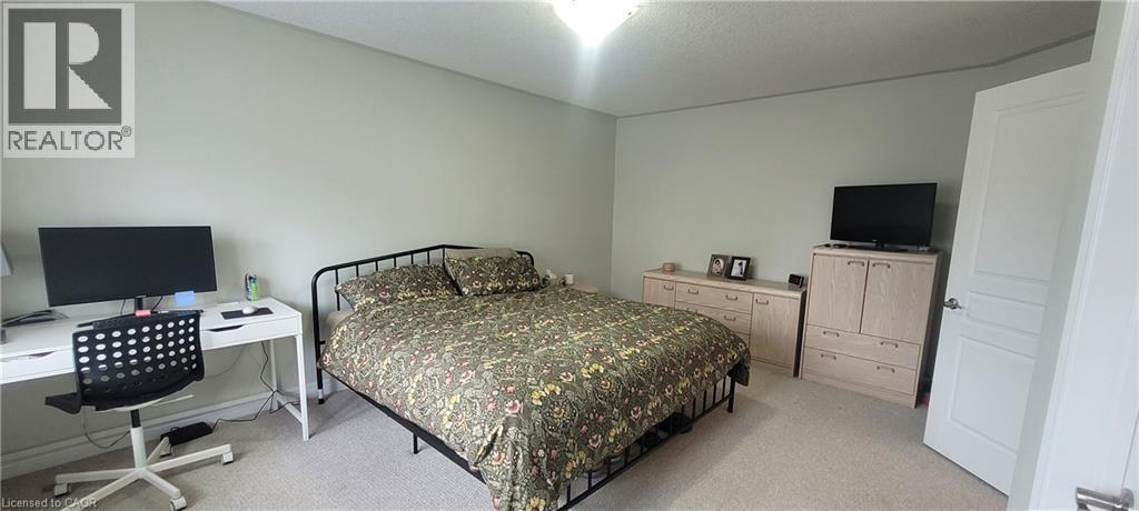 90 BLOOM Crescent, Stoney Creek — photo 8