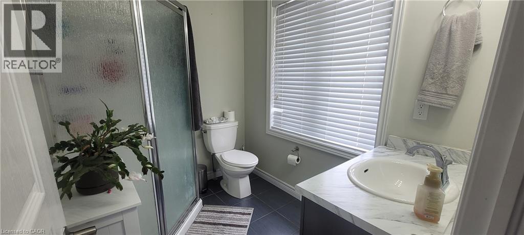 90 BLOOM Crescent, Stoney Creek — photo 9