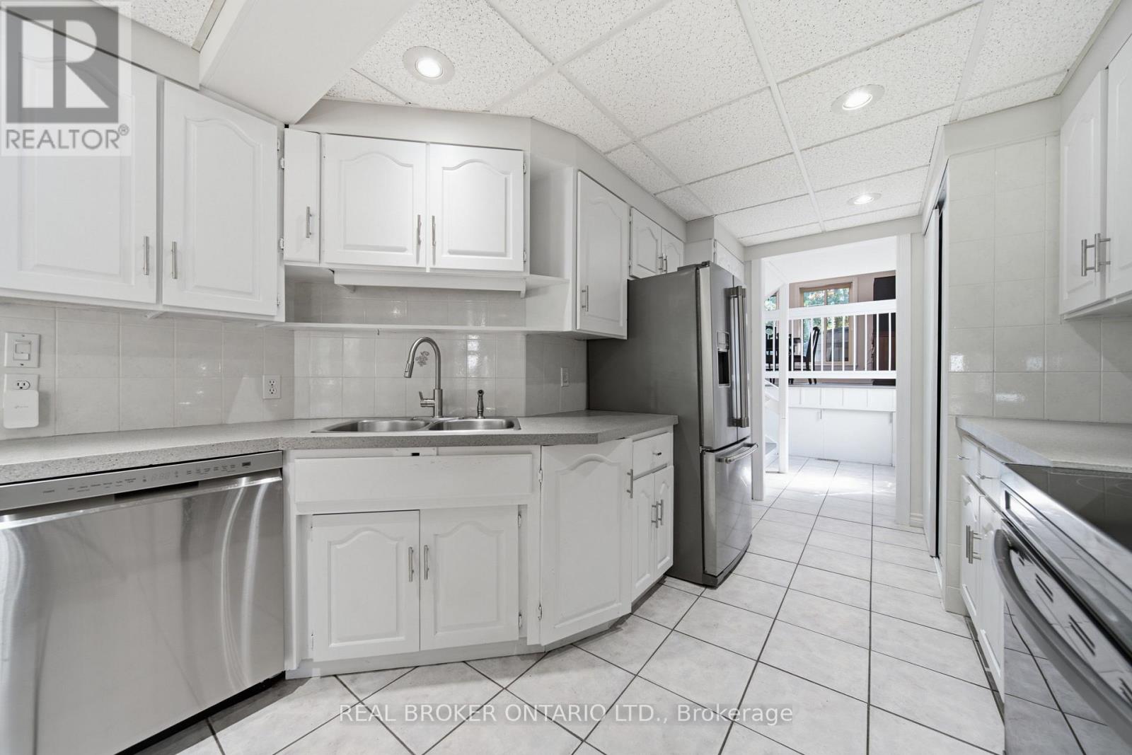 35 PERTH ROAD, Kitchener — photo 8