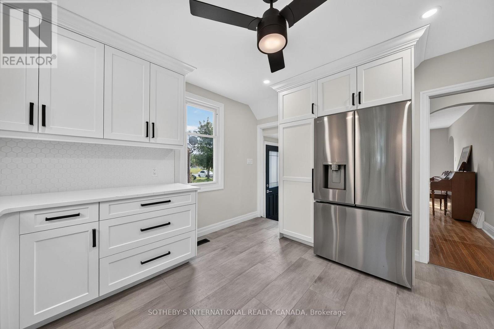 38 ROSLIN AVENUE S - Image 10