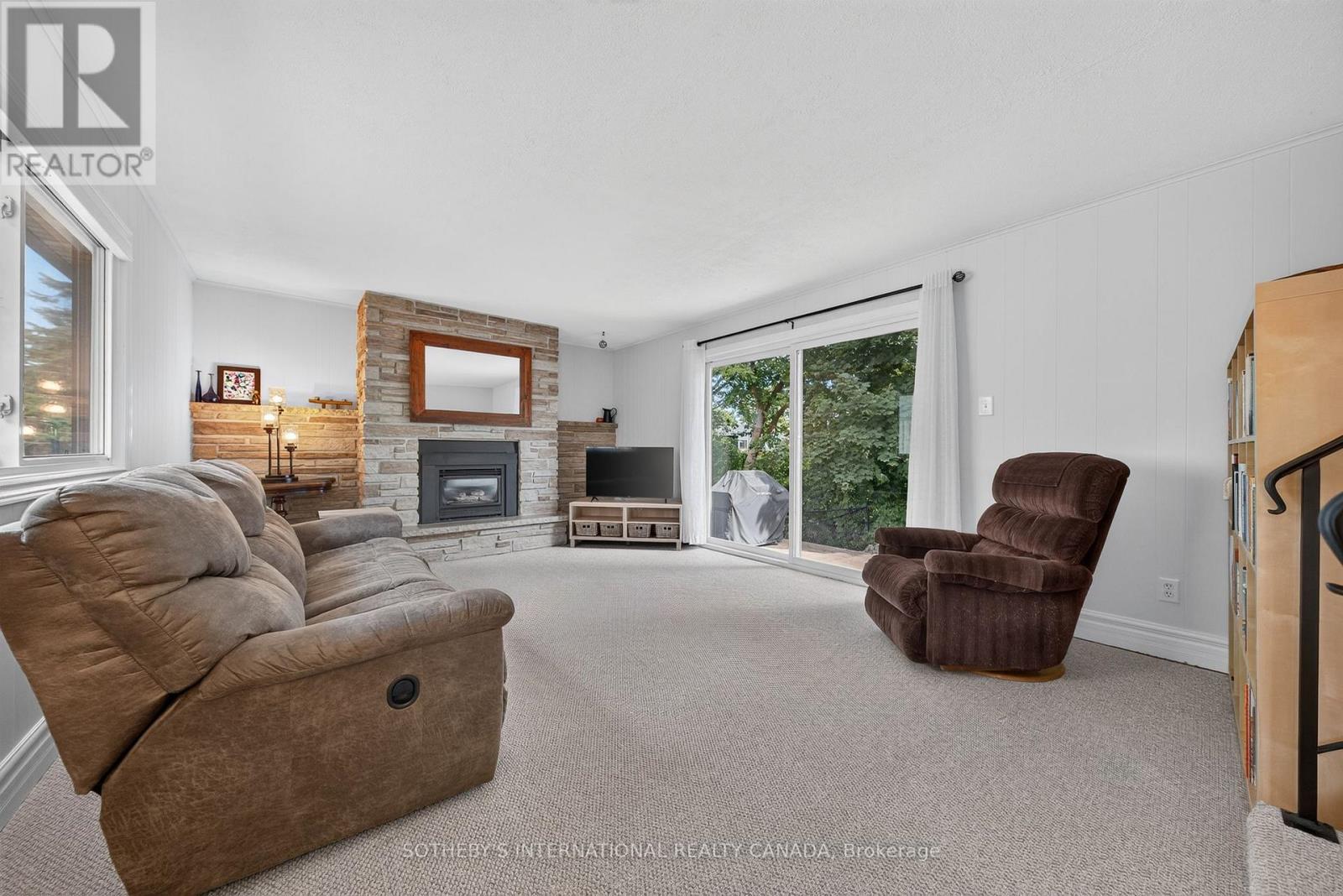 38 ROSLIN AVENUE S - 11