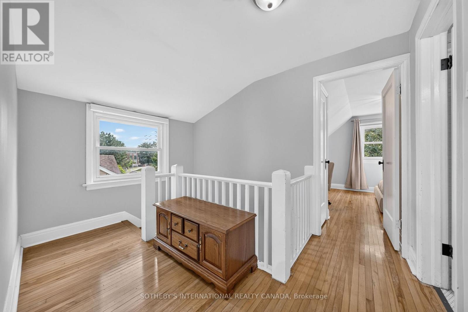 38 ROSLIN AVENUE S - Image 15