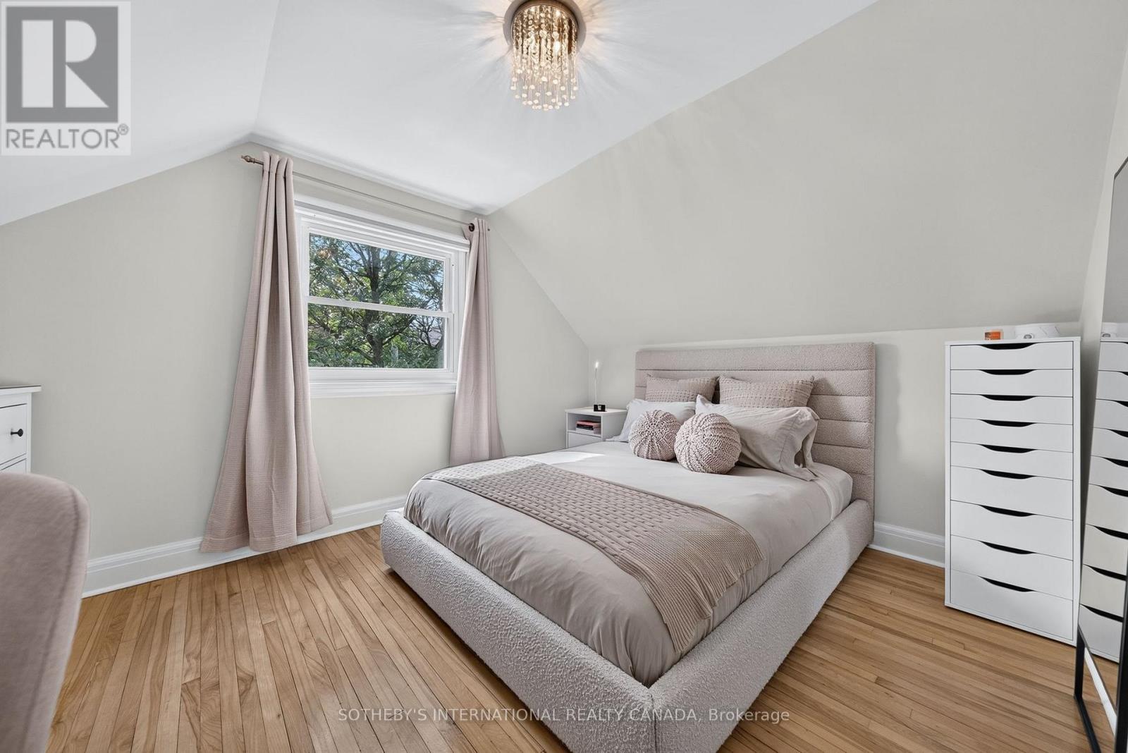 38 ROSLIN AVENUE S - Image 16
