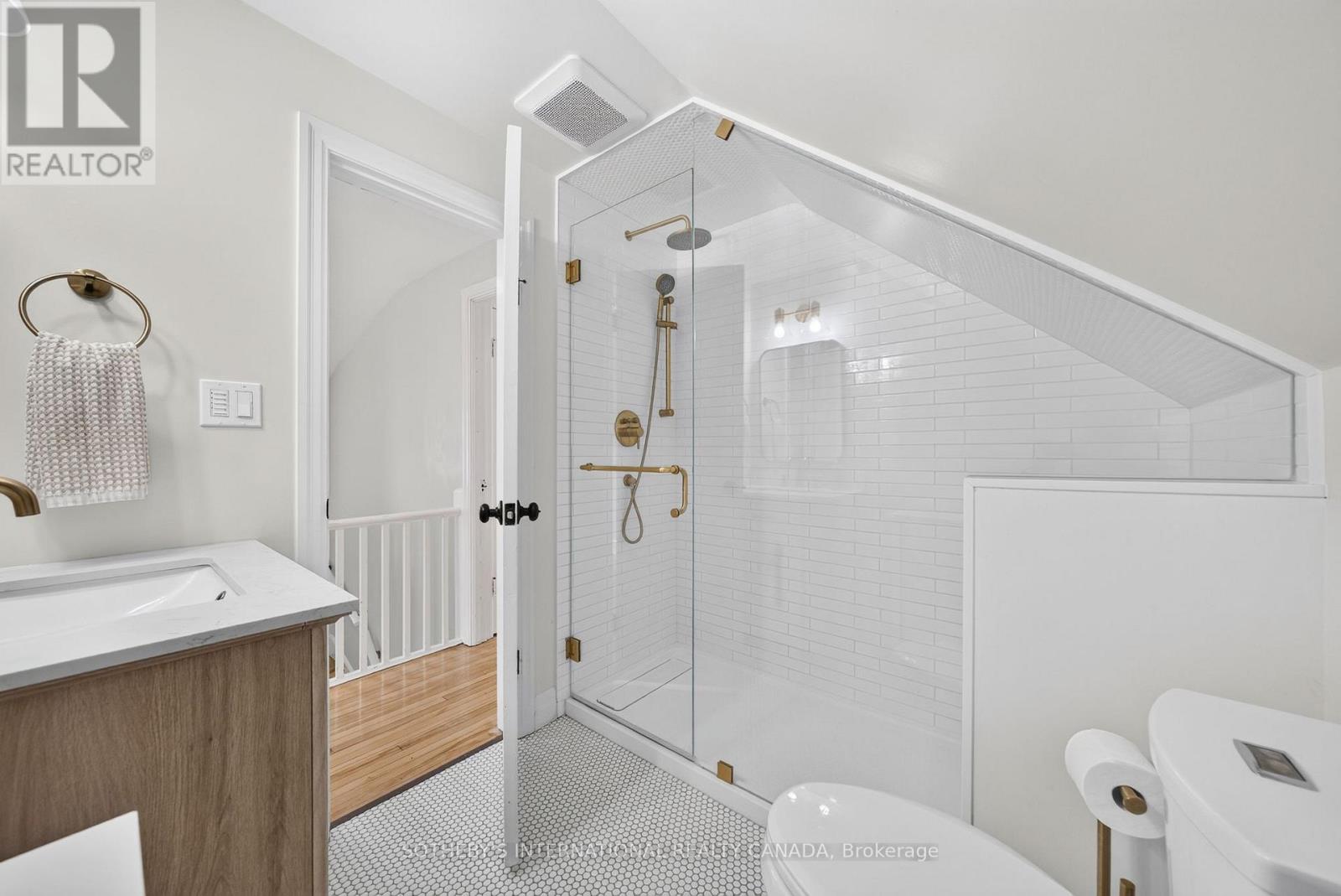 38 ROSLIN AVENUE S - Image 20