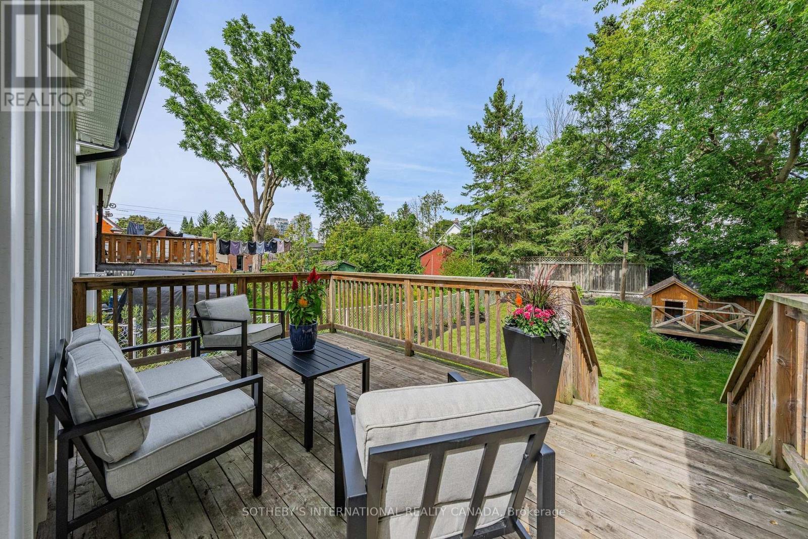 38 ROSLIN AVENUE S - 24