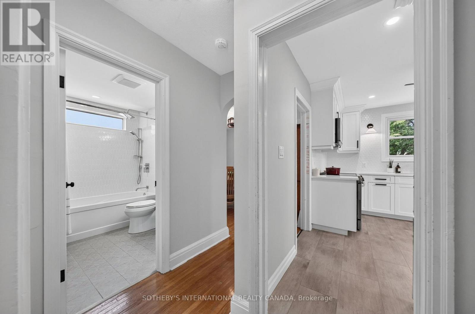 38 ROSLIN AVENUE S - 4