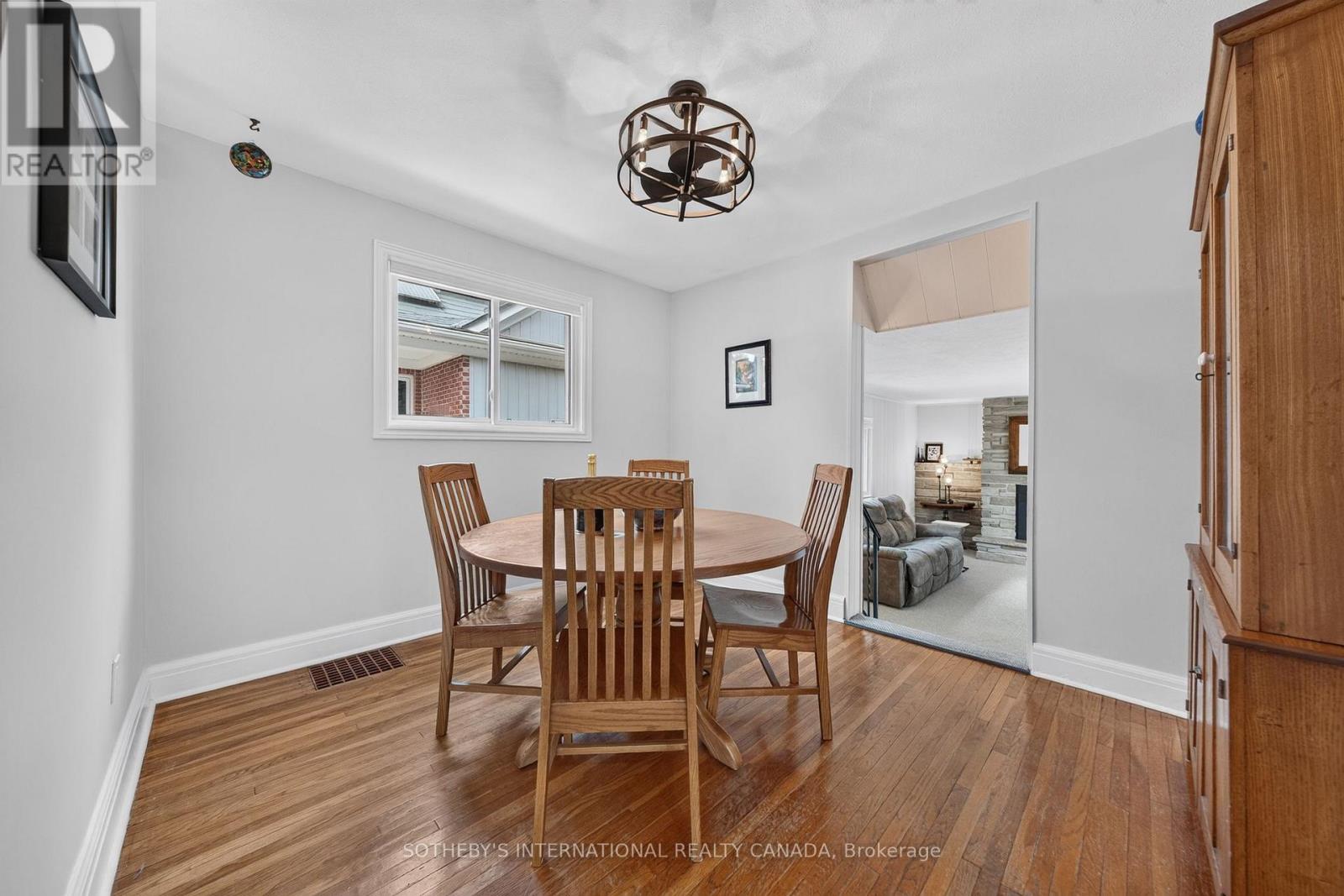 38 ROSLIN AVENUE S - Image 5