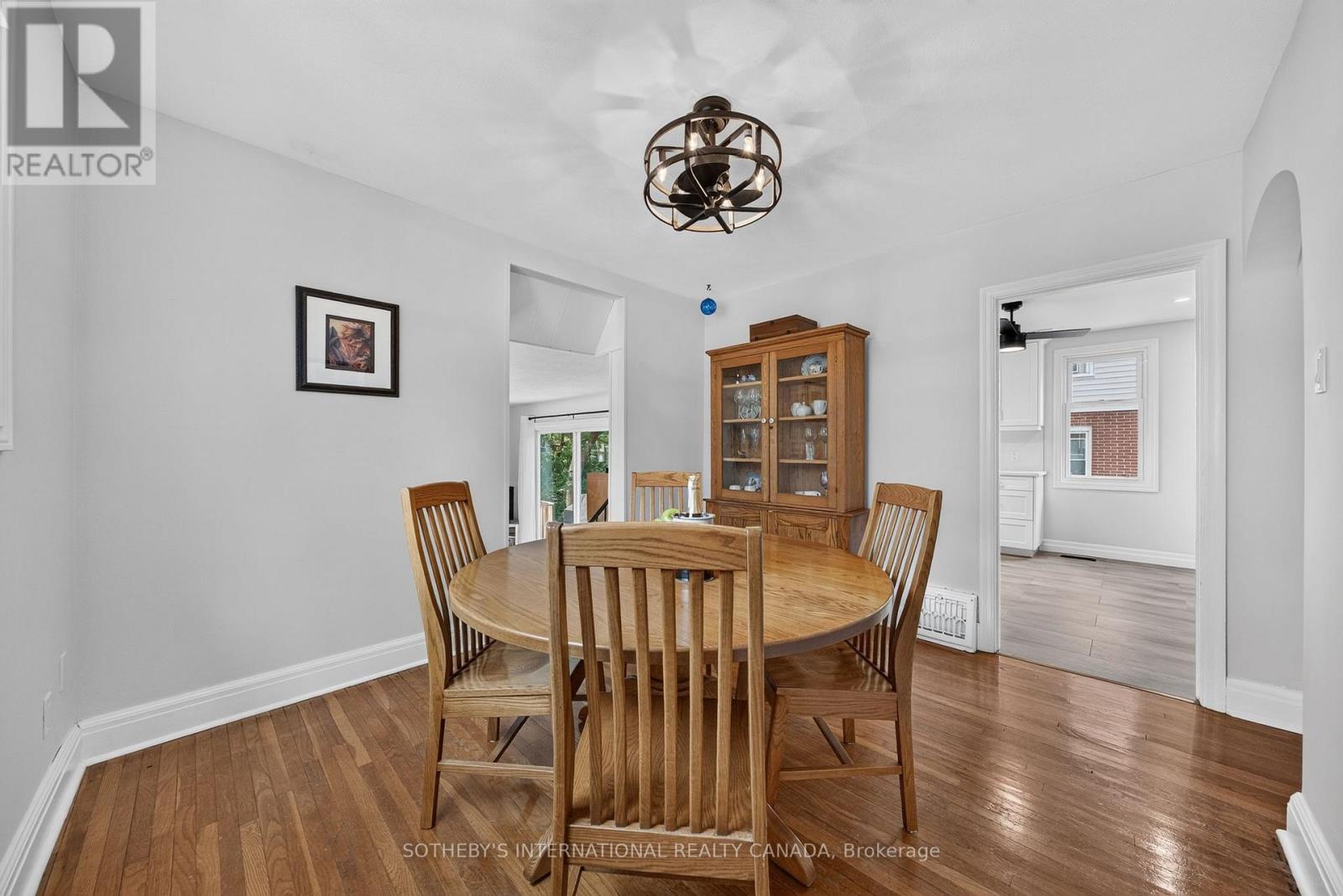 38 ROSLIN AVENUE S - 6