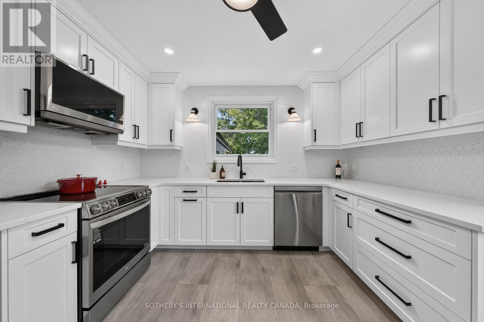 38 ROSLIN AVENUE S - 9